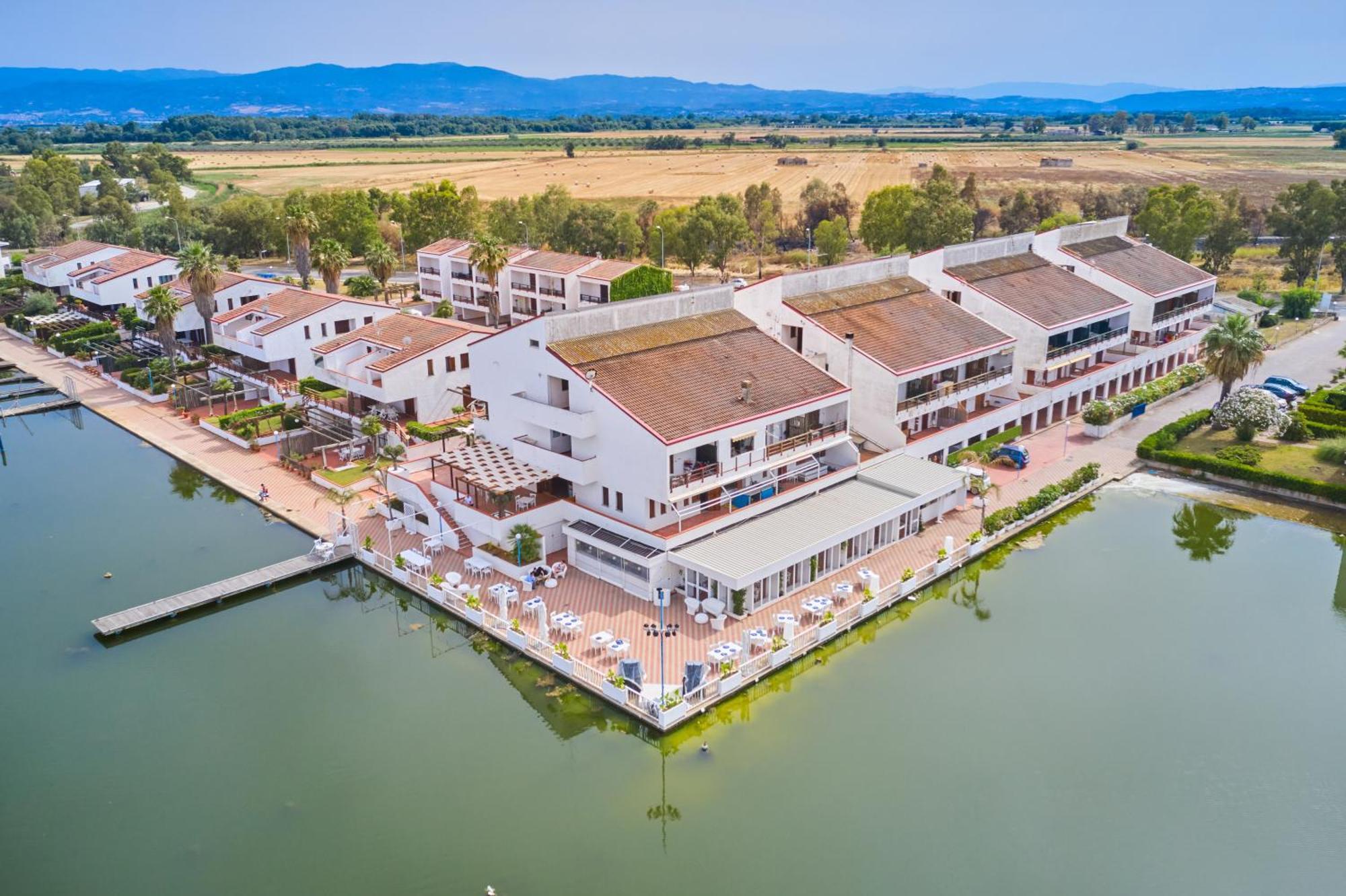 Casa Vacanze Lux By White Aparthotel I Casoni Buitenkant foto