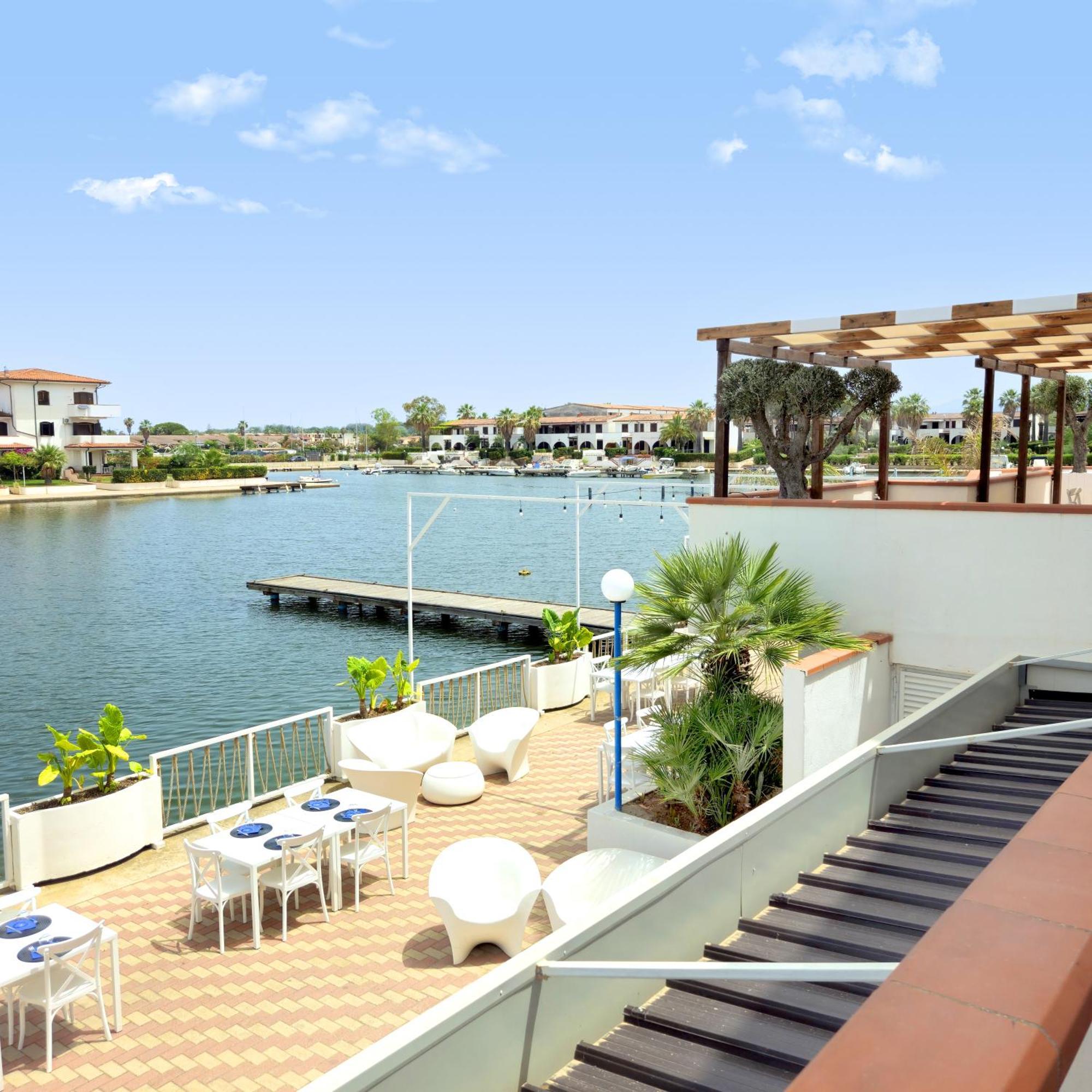 Casa Vacanze Lux By White Aparthotel I Casoni Buitenkant foto