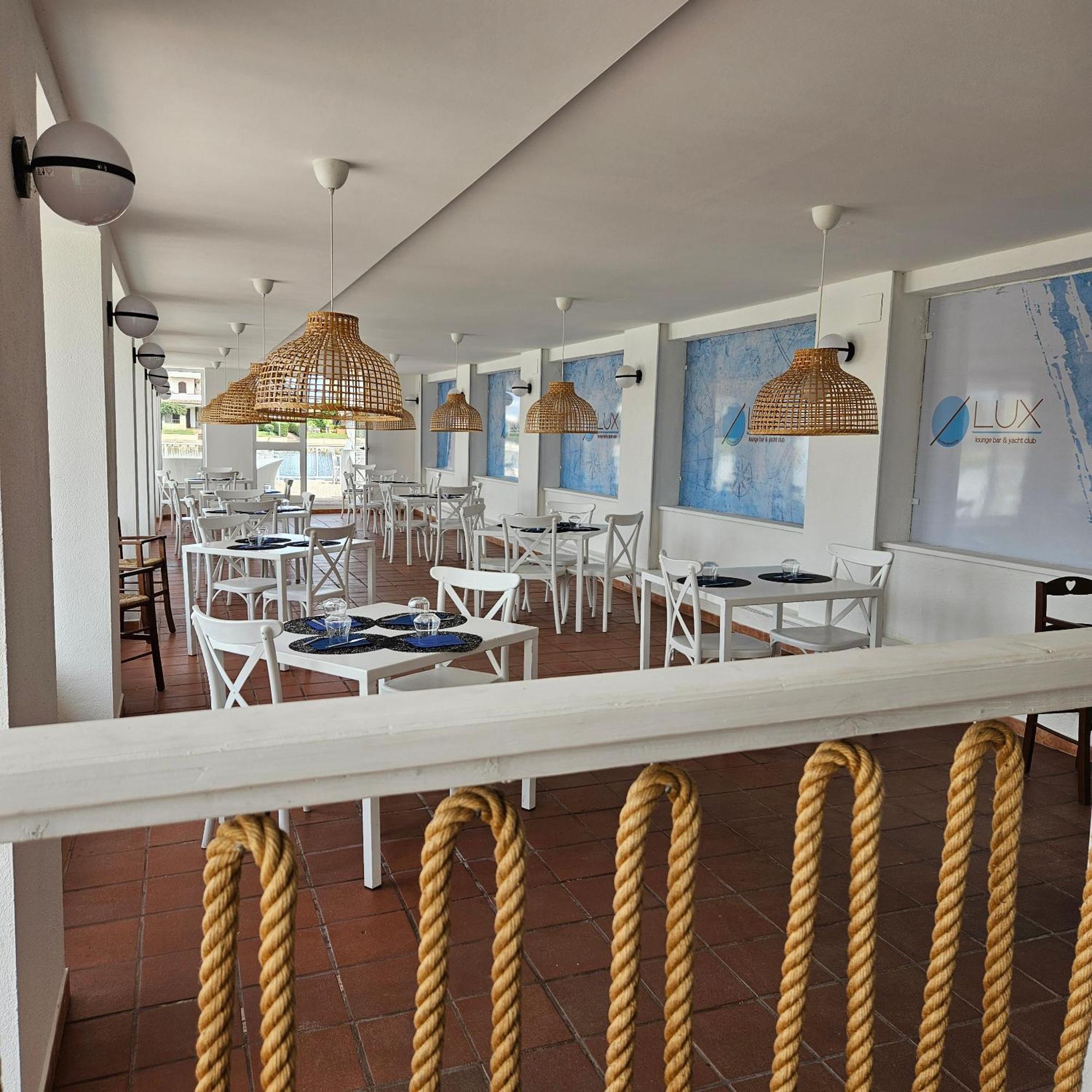 Casa Vacanze Lux By White Aparthotel I Casoni Buitenkant foto